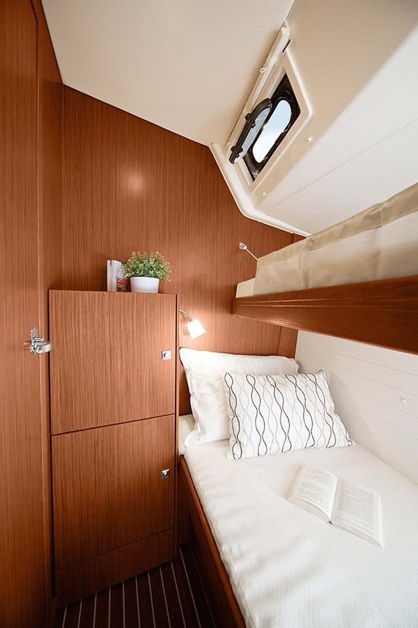 Bavaria Cruiser 46 — каюта